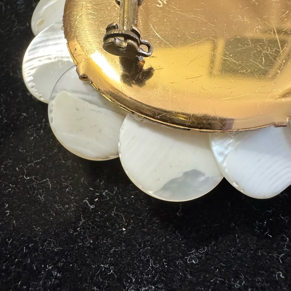 Vintage Mother of Pearl Lotus Brooch and Earring Set Marked Japan - Picture 4 of 14